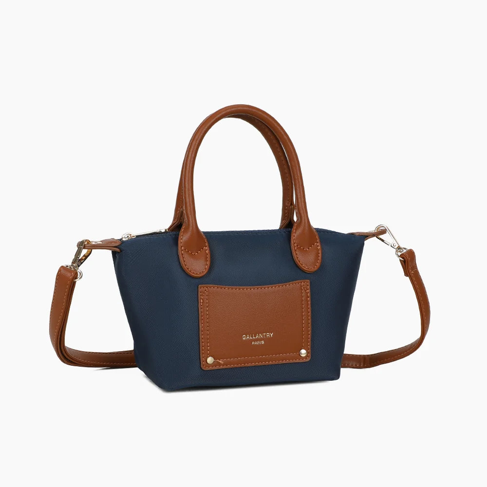 La Romane bleu foncé vue de trois quarts : silhouette trapèze et pattes latérales cognac aux attaches dorées – réf. Z-05-6