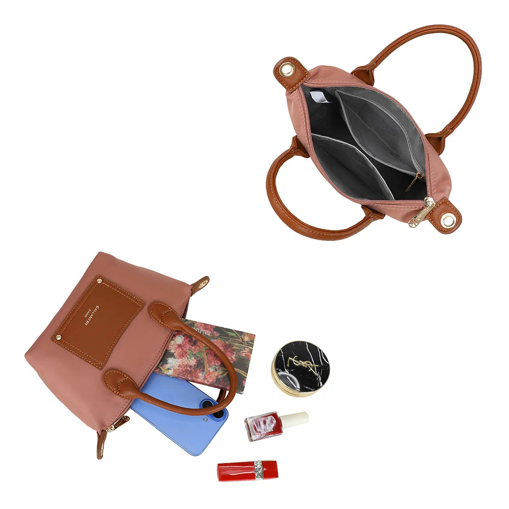 Intérieur zippé de La Romane rose foncé avec poches plaquées pour téléphone, clés et rouge à lèvres – réf. Z-05-6