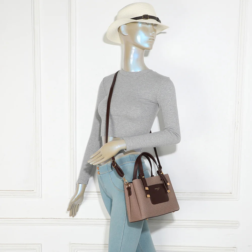 Sac femme La Roxélane café porté à la main ou en bandoulière, format compact du quotidien – réf. DQ-8655-6