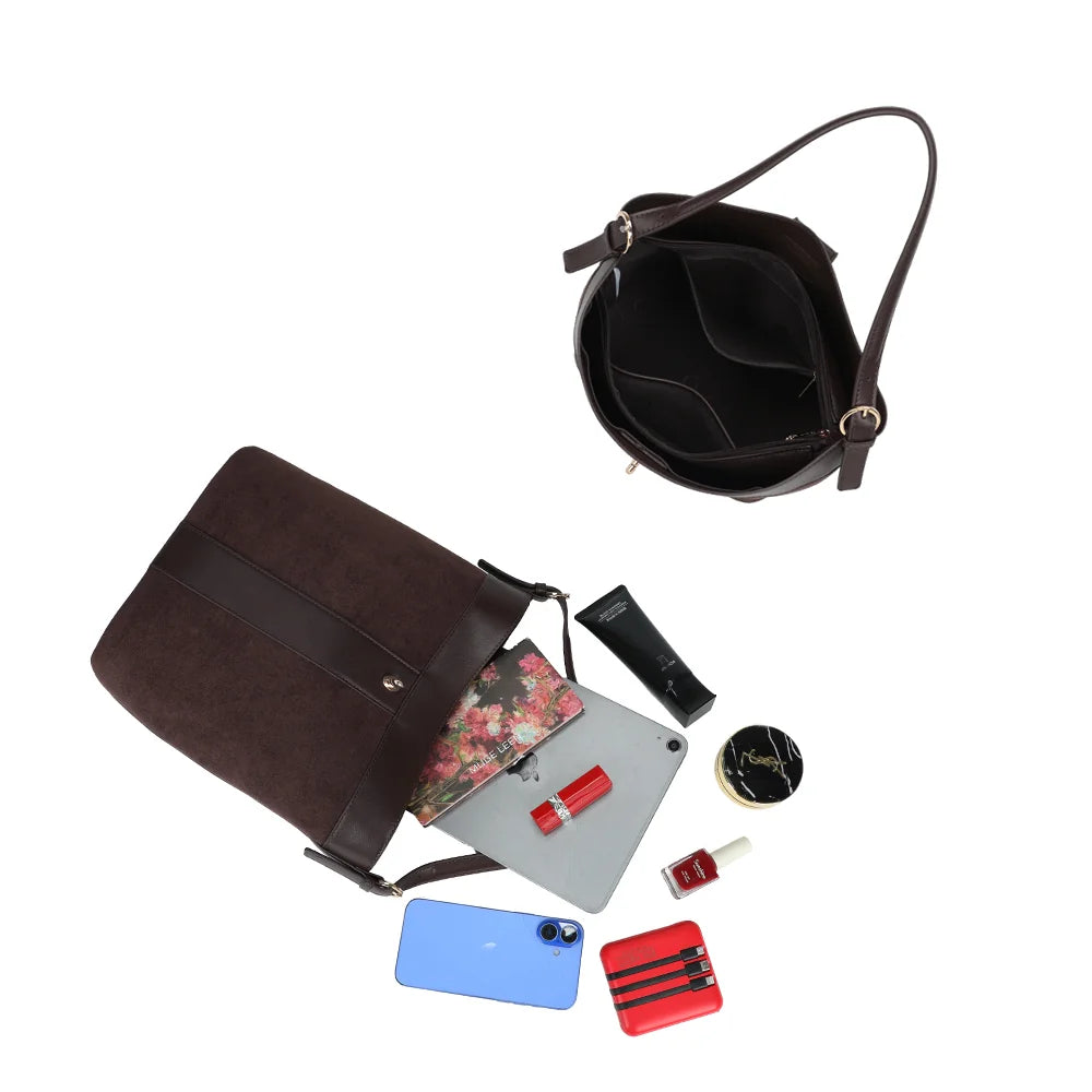 Intérieur de La Sibylle café : compartiment principal avec poches intérieures, dont une zippée – réf. KJ-62105
