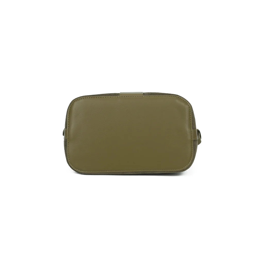 Dessous du sac La Sibylle vert foncé, une base de 24 × 14,5 cm pour une silhouette seau bien posée – réf. KJ-62105