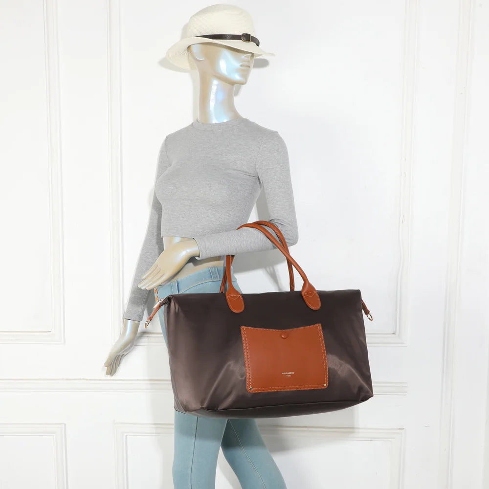 Sac cabas femme La Vadrouille Chic café porté à l’épaule grâce à ses longues anses cognac – réf. Z-04-1