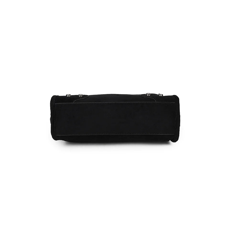 Dessous de La Zélie noir : un format compact de 28 × 10 cm à la base – réf. KJ-62088-2