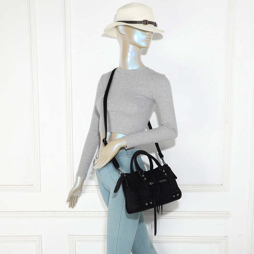 Sac à main femme La Zélie noir porté à la main ou avec sa bandoulière amovible – réf. KJ-62088-2