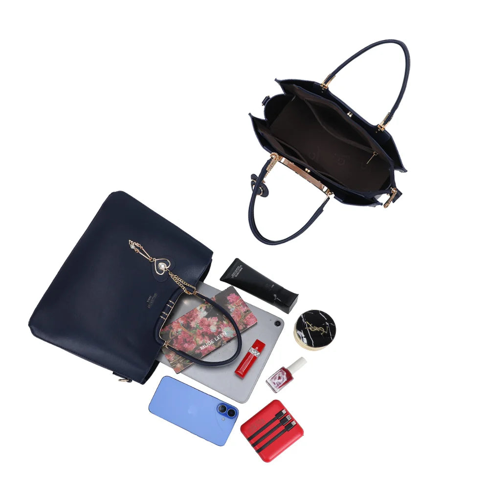 Intérieur du Ambrélia bleu foncé : assez de place pour une tablette, un téléphone et la trousse beauté – réf. DQ-8742