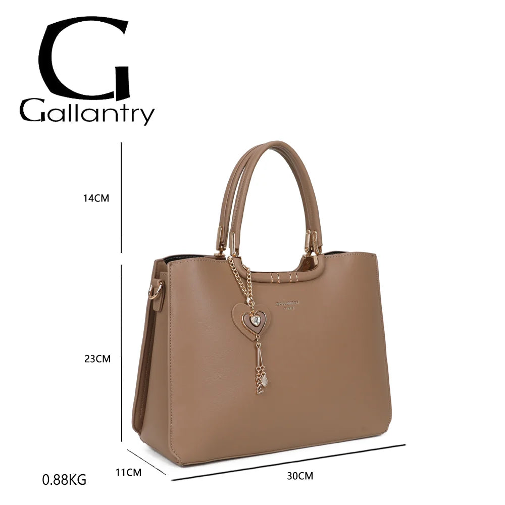 Dimensions du Ambrélia taupe foncé : 30 × 11 × 23 cm, anses de 14 cm de haut, 0,88 kg – réf. DQ-8742