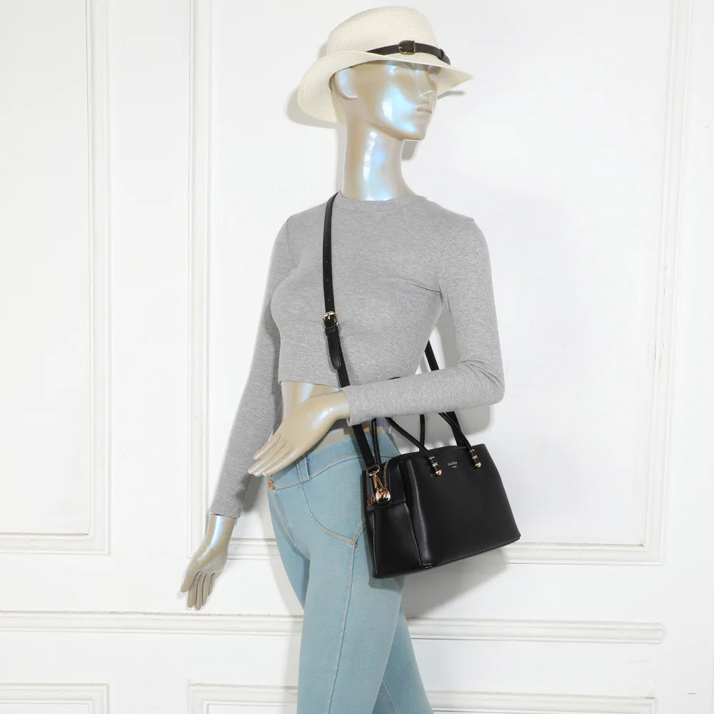 Sac à main femme Le Azélie noir porté, à la main ou avec sa bandoulière amovible – réf. LS-76007