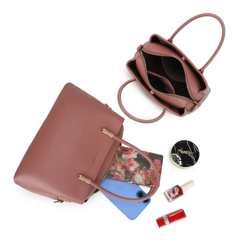 Intérieur compartimenté du Le Azélie rose foncé, avec compartiment central zippé pour ranger l’essentiel – réf. LS-76007