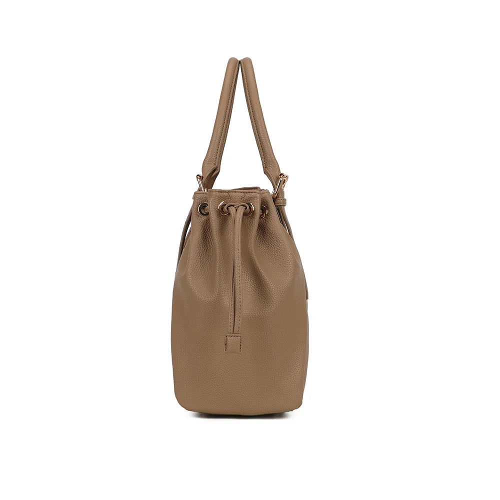 Sac cabas Le Beaumont taupe foncé de profil, avec ses liens coulissants sur le côté – réf. R-62080-4-AIR