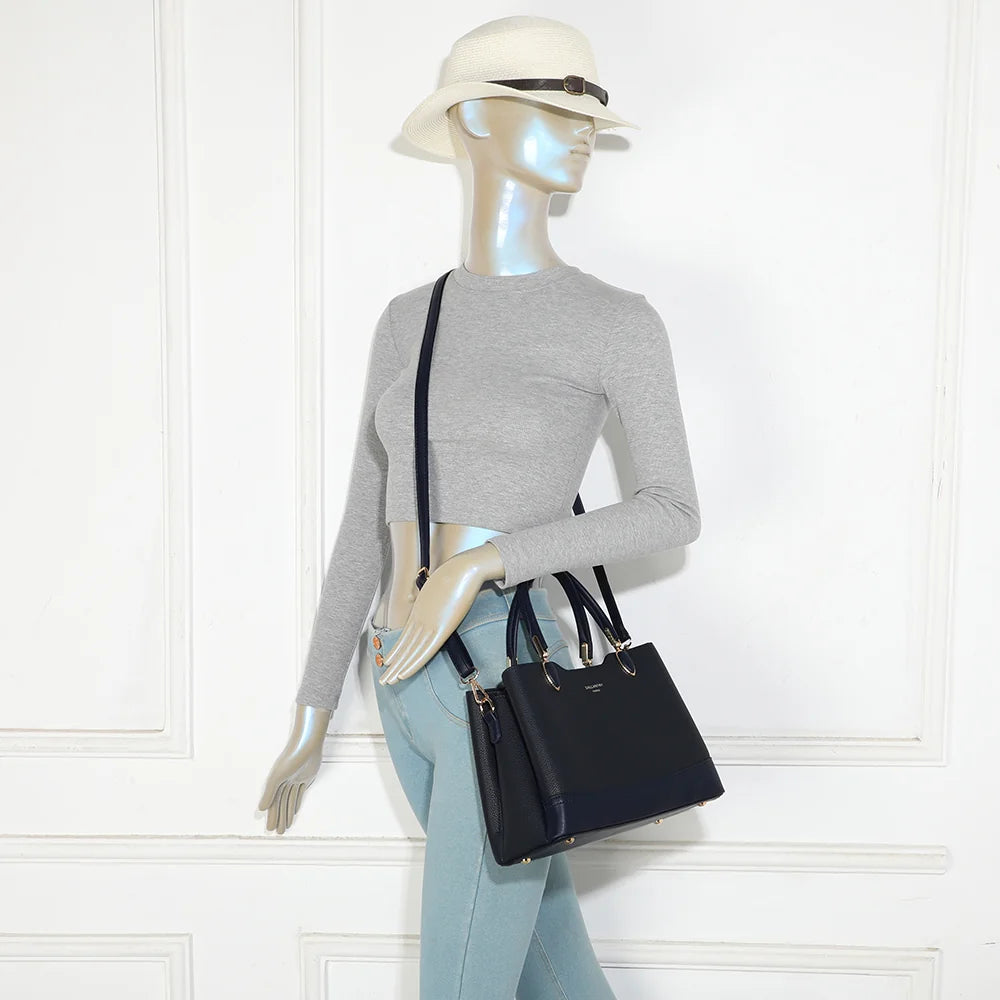 Sac à main femme Le Belvane bleu foncé porté, à la main ou en bandoulière grâce à sa sangle amovible – réf. DQ-8740