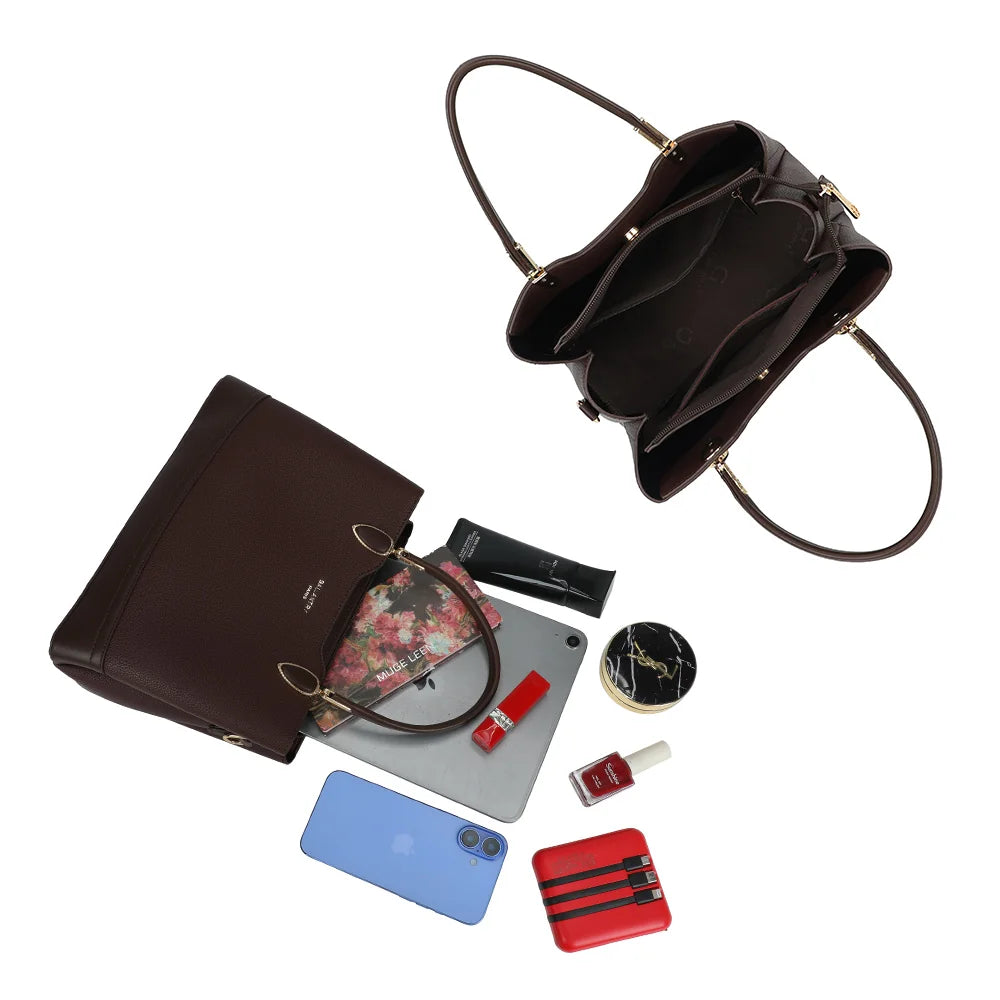 Intérieur du Le Belvane café : espaces compartimentés et compartiment central zippé – réf. DQ-8740