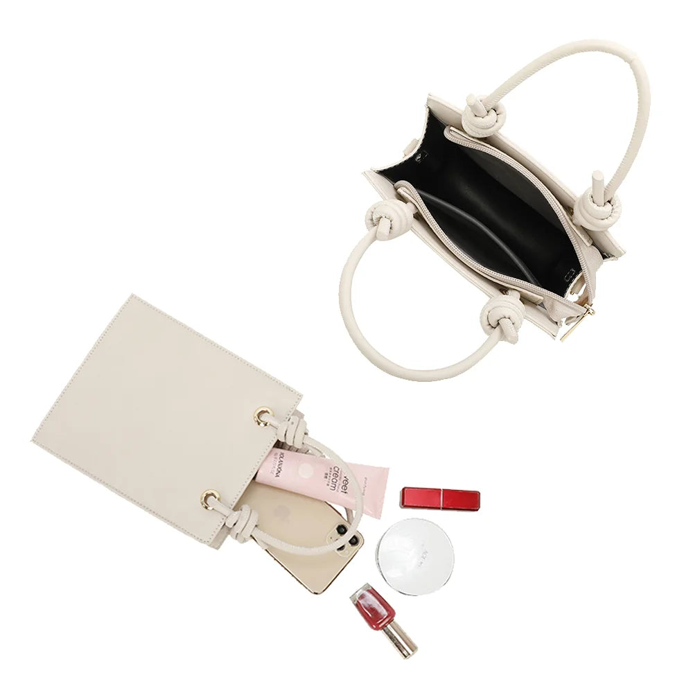 Intérieur du Carré beige : compartiment principal pour téléphone, rouge à lèvres et petits essentiels – réf. KJ-62018