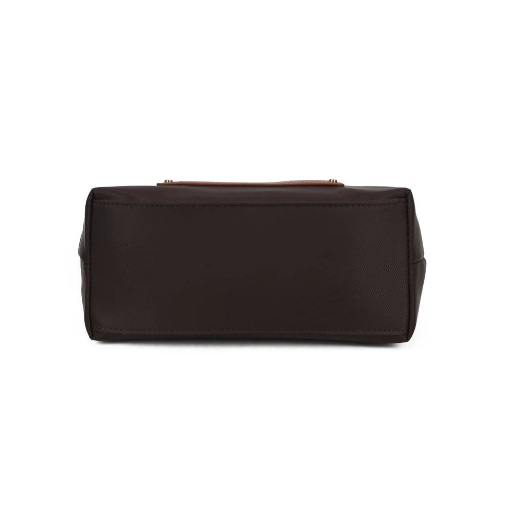 Dessous du Cassien café, un format compact de 25,5 × 12 cm facile à glisser partout avec soi – réf. Z-07-1