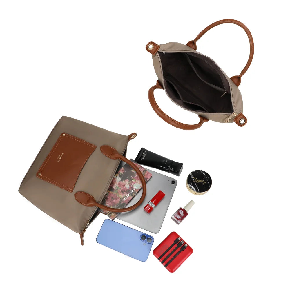 Intérieur zippé du Cassien taupe foncé, avec rangements pour organiser téléphone, maquillage et petits essentiels – réf. Z-07-1