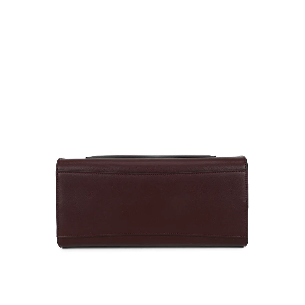 Dessous du Le Corten bordeaux, une base rigide qui permet au sac de tenir droit une fois posé – réf. LS-76002