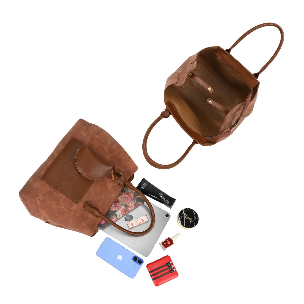Intérieur spacieux du Le Lavana marron foncé, accueillant tablette, smartphone et beauté – réf. DG-5803