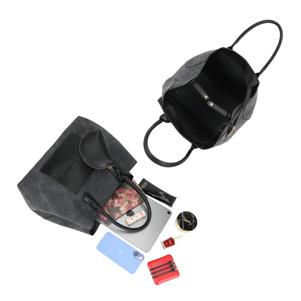 Intérieur spacieux du Le Lavana noir, accueillant tablette, smartphone et beauté – réf. DG-5803