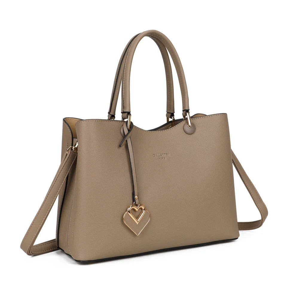 Le Lazare taupe foncé de trois quarts : silhouette structurée, deux anses et bijou de sac double cœur – réf. G-7510