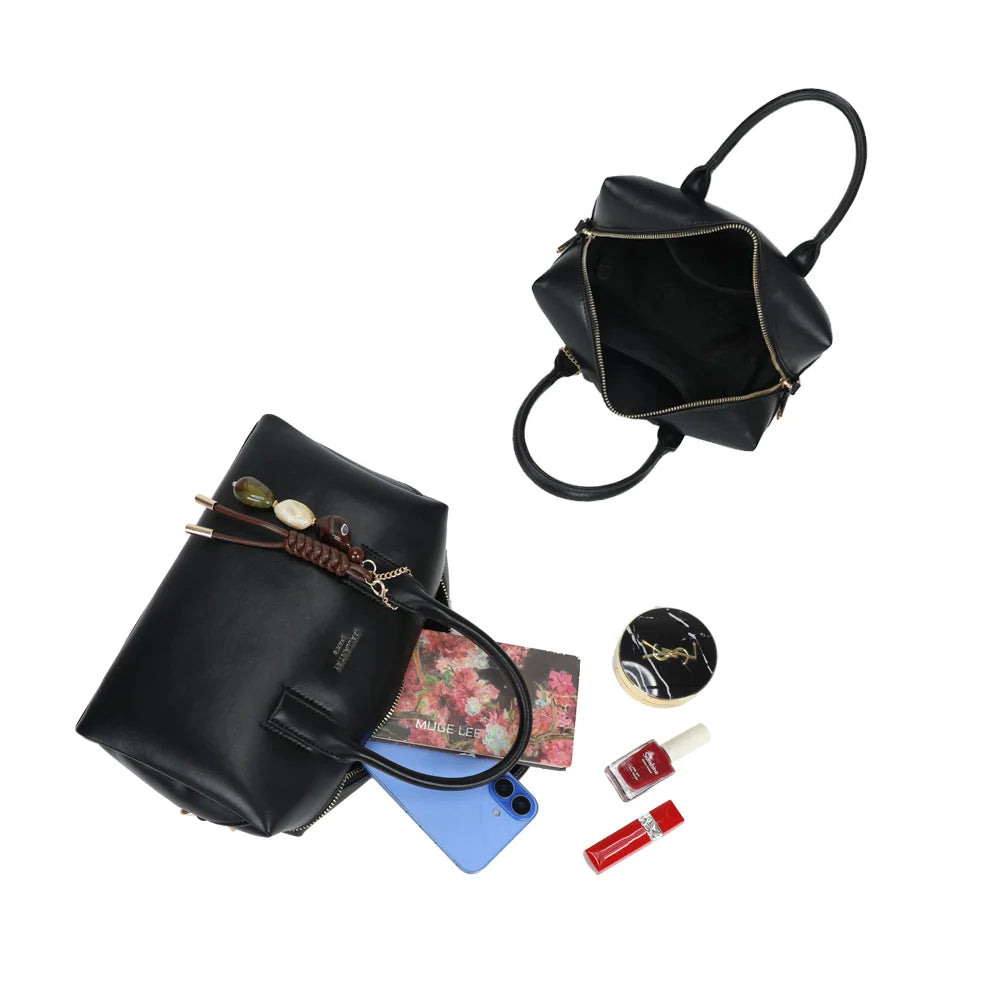 Intérieur du Lorian noir ouvert par sa fermeture zippée, doublure synthétique et essentiels du quotidien – réf. R-2069
