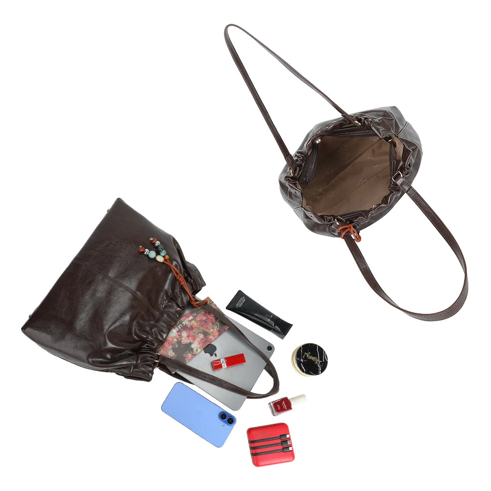 Intérieur du Mahé café : grand compartiment spacieux qui accueille tablette, téléphone et trousse – réf. A-9170