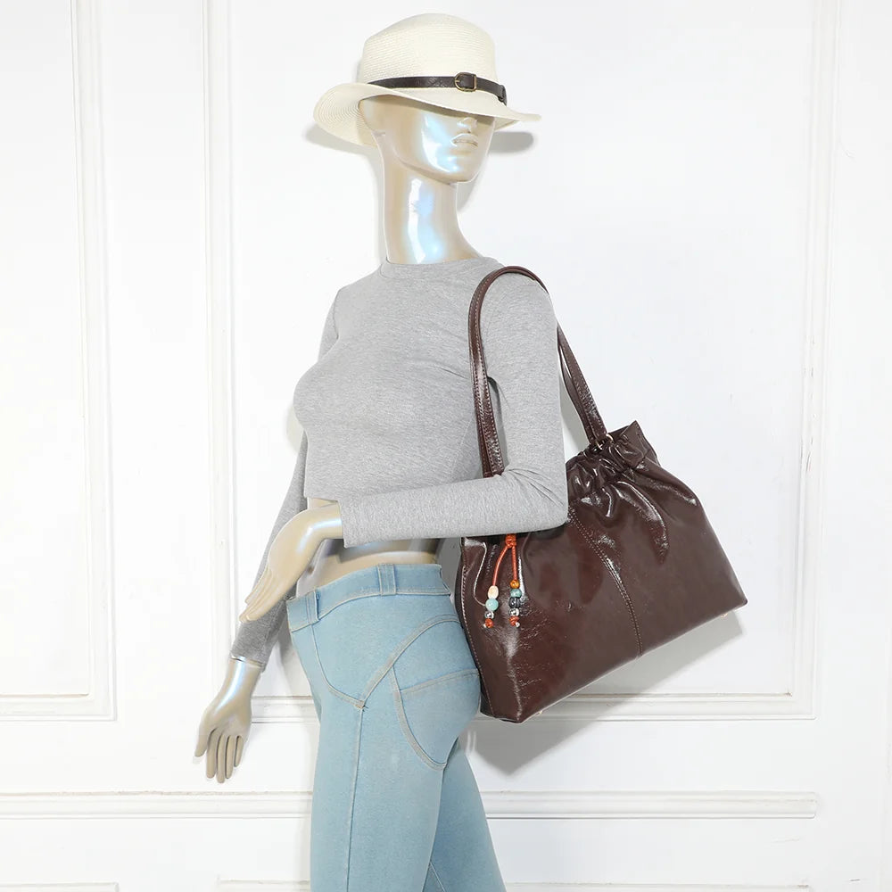 Sac cabas femme Le Mahé café porté à l’épaule grâce à ses deux anses longues de 27 cm – réf. A-9170