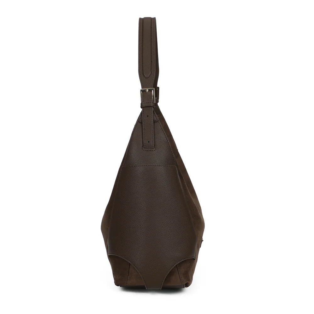 Profil du Marsala café : poche latérale grainée et boucle de réglage de l’anse d’épaule – réf. JC-53009