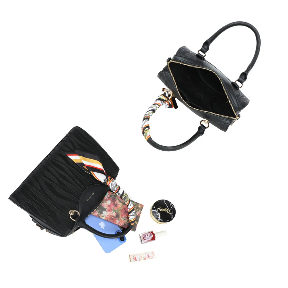 Intérieur du Mazarine noir : compartiment principal zippé, doublure synthétique et rangements intégrés – réf. M-9446