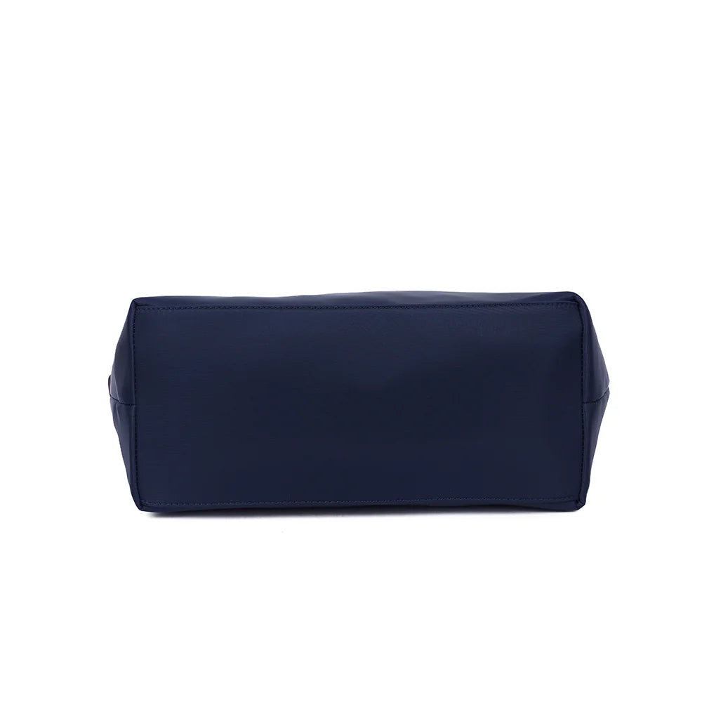 Dessous du cabas Le Meralis bleu foncé, une base large pour emporter les affaires du quotidien – réf. Z-06-1