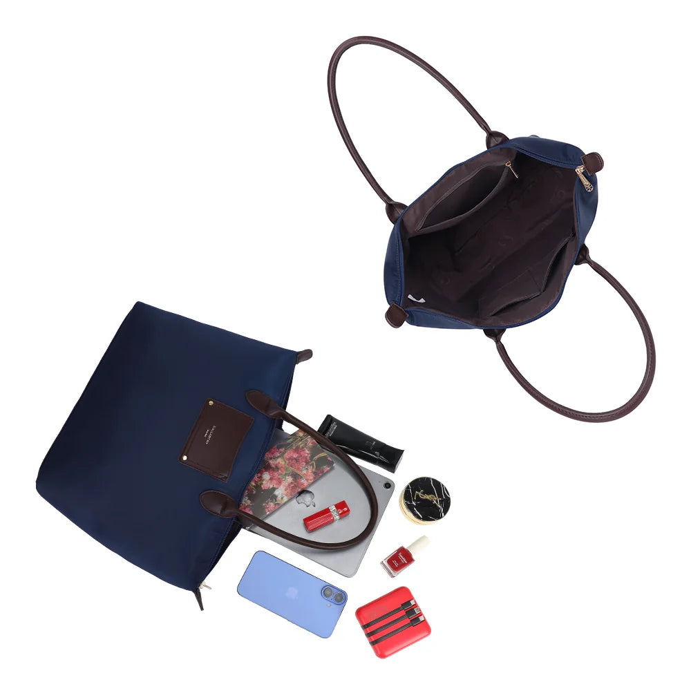 Intérieur doublé du Le Meralis bleu foncé avec poches de rangement, dont une poche zippée – réf. Z-06-1