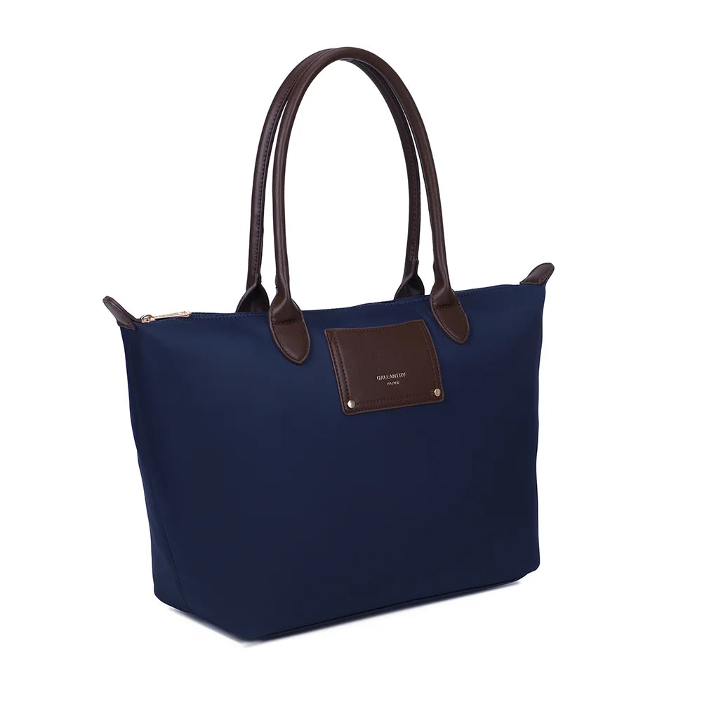 Le Meralis bleu foncé de trois quarts : silhouette évasée, longues anses marron et fermeture zippée – réf. Z-06-1