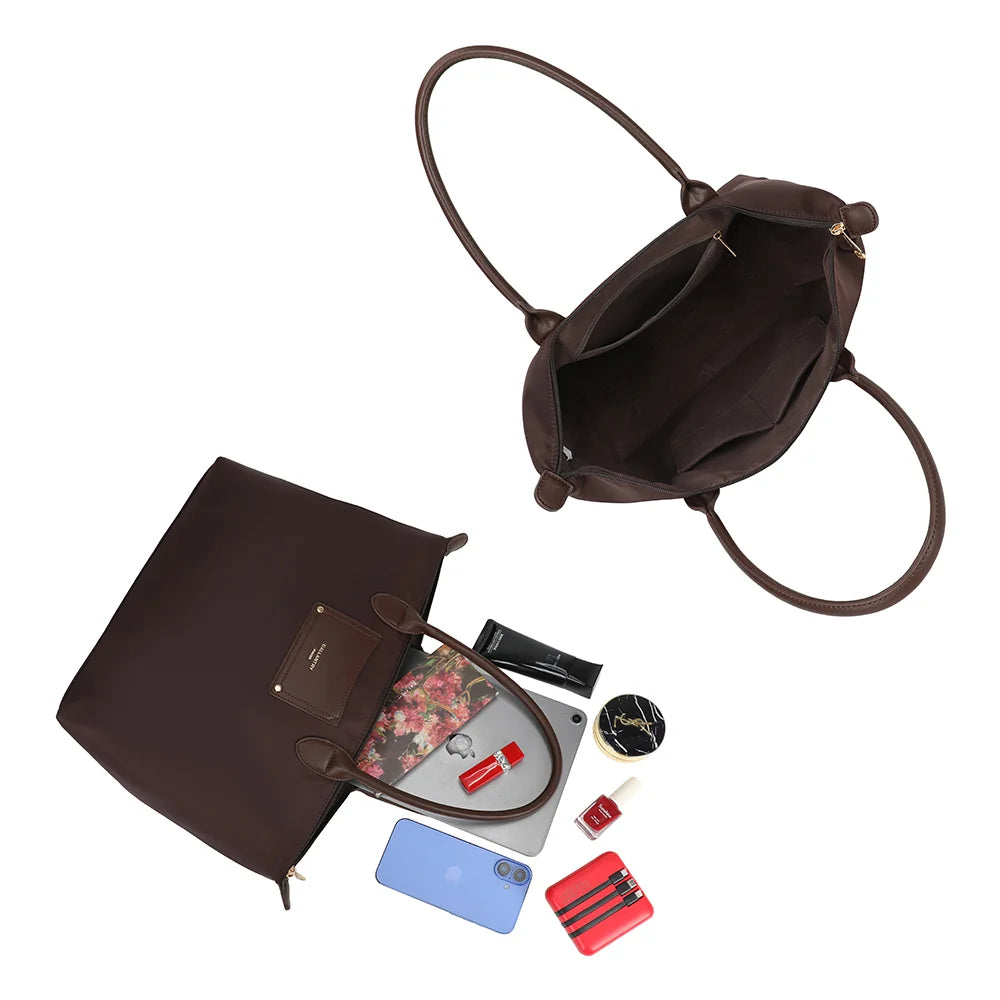 Intérieur doublé du Le Meralis café avec poches de rangement, dont une poche zippée – réf. Z-06-1