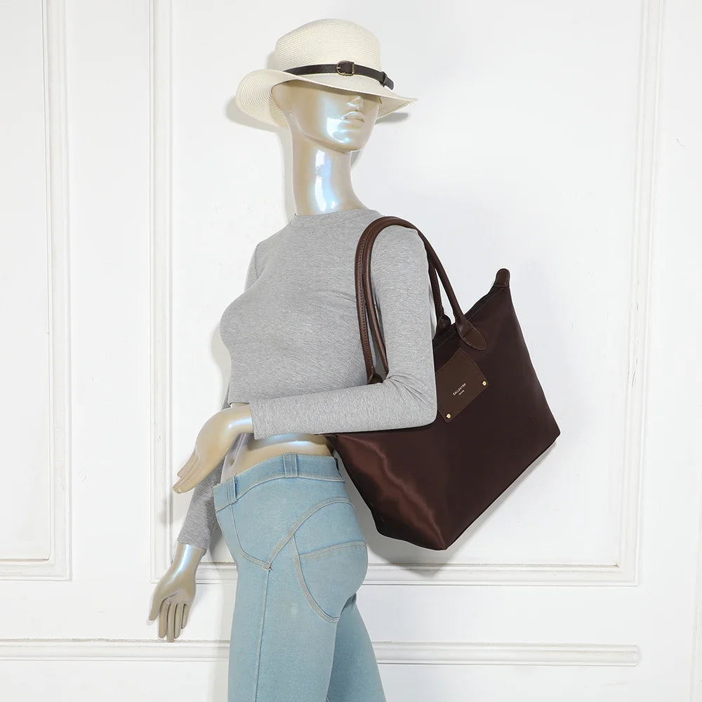 Sac cabas femme Le Meralis café porté à l’épaule grâce à ses longues anses marron – réf. Z-06-1