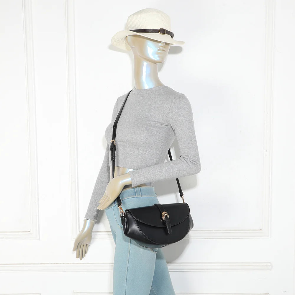 Sac Le Merlot noir porté femme, bandoulière ajustable à l’épaule ou en travers du corps – réf. KJ-62107