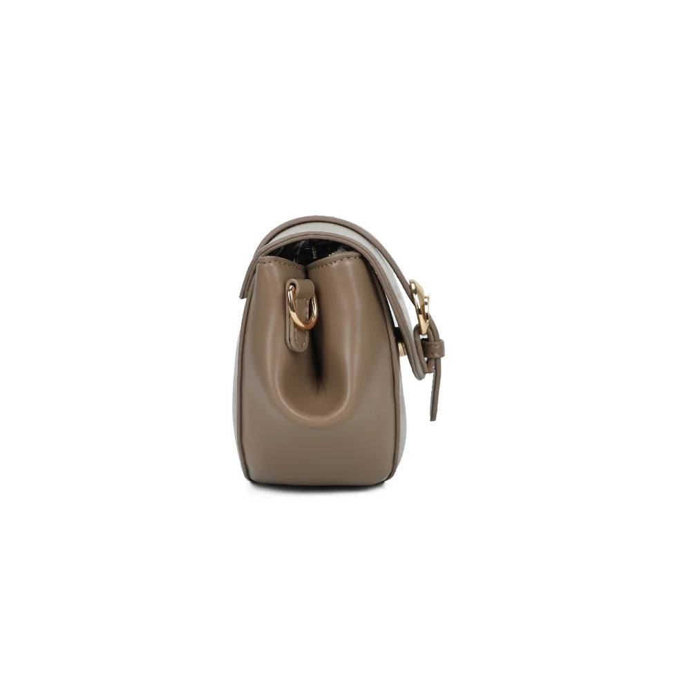 Le Merlot taupe foncé de profil : anneau doré latéral pour accrocher la bandoulière amovible – réf. KJ-62107