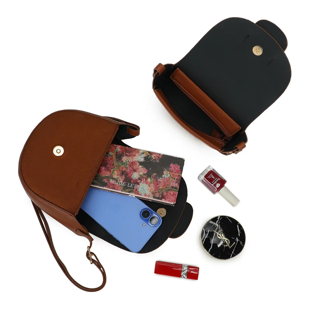 Intérieur du Mielia marron foncé : bouton-pression doré, poche zippée, téléphone et rouge à lèvres – réf. DQ-8665-1