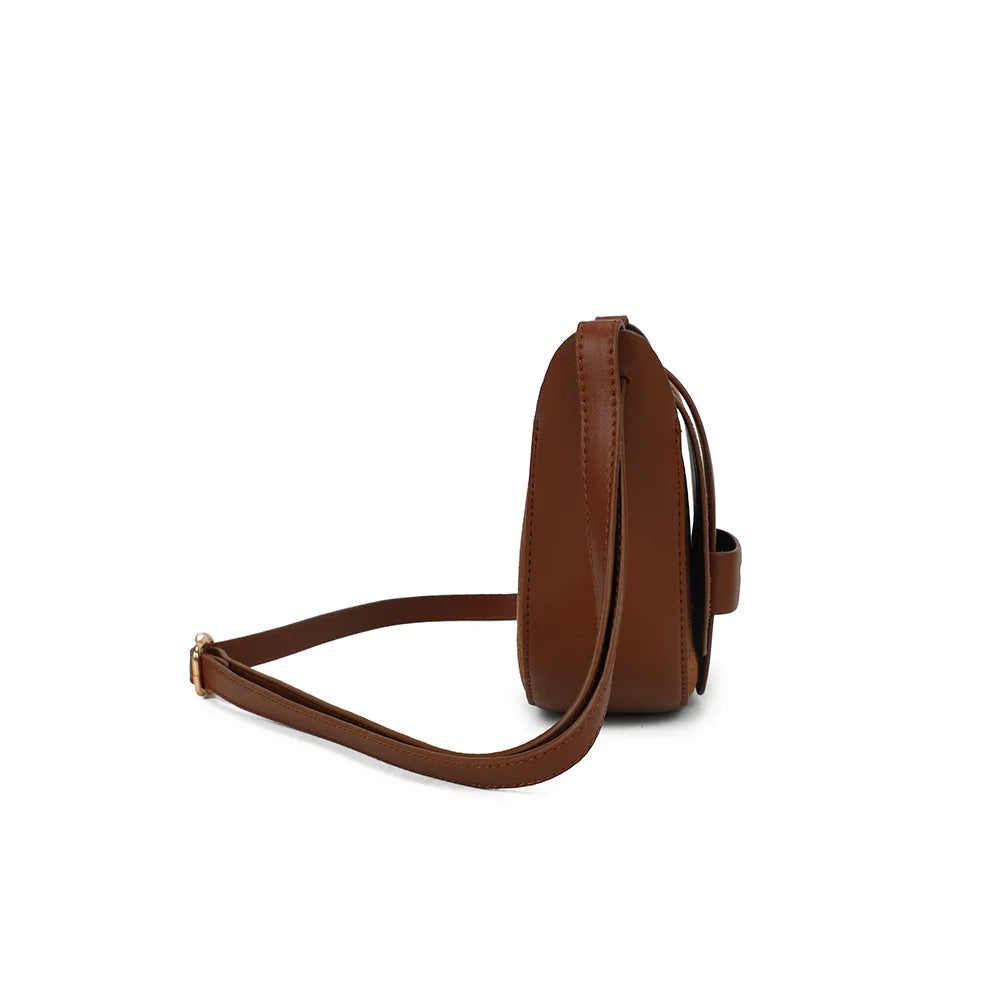 Profil du Mielia marron foncé : format fin de 6,5 cm et attache de la bandoulière sur le côté – réf. DQ-8665-1
