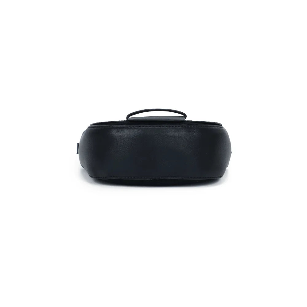 Dessous du Mielia noir, base arrondie qui dessine la silhouette demi-lune du sac – réf. DQ-8665-1