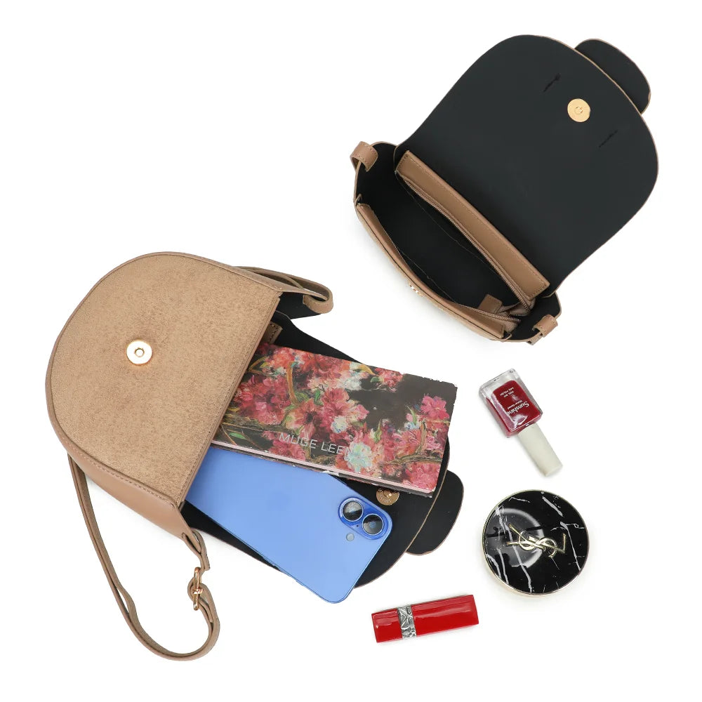 Intérieur du Mielia taupe foncé : bouton-pression doré, poche zippée, téléphone et rouge à lèvres – réf. DQ-8665-1