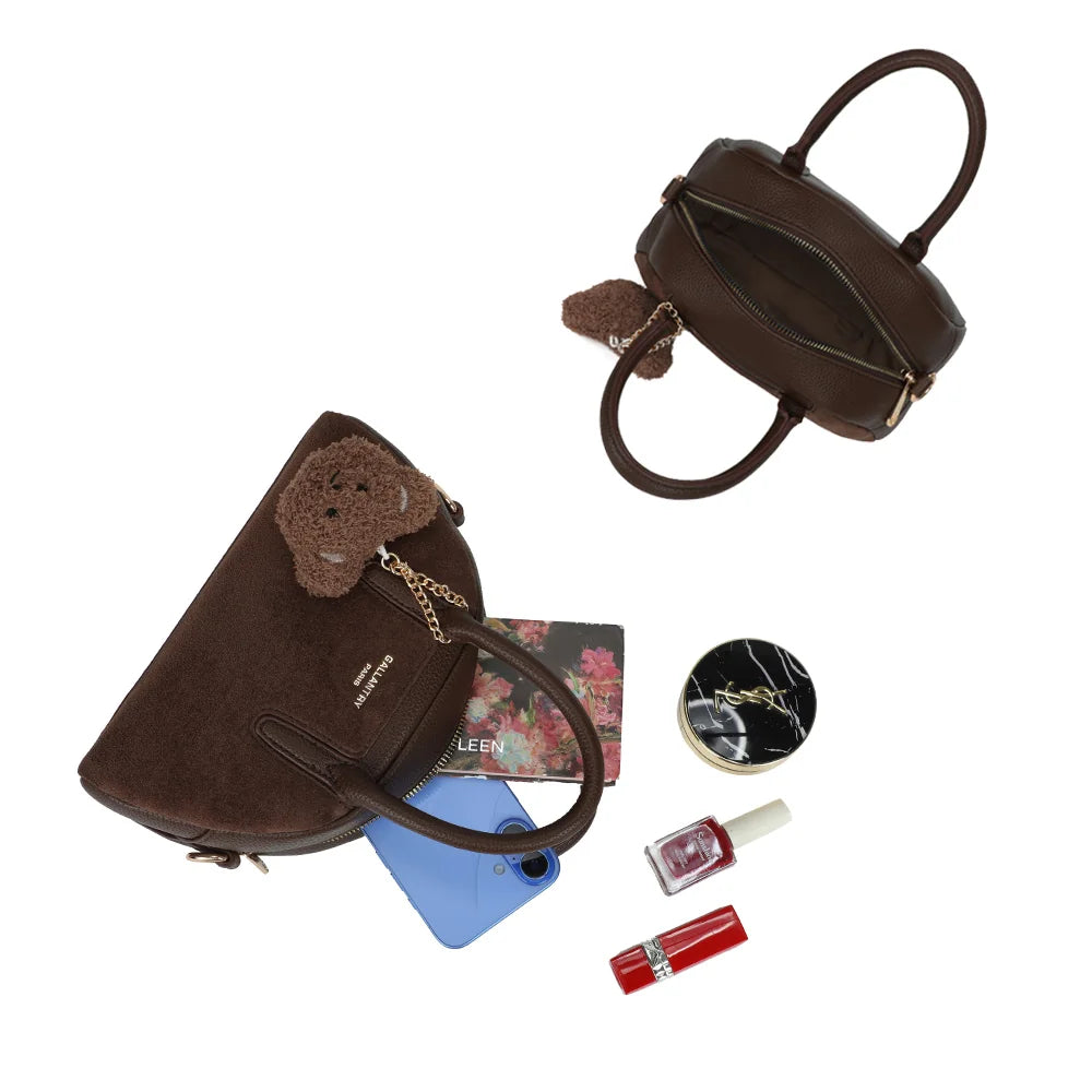 Intérieur du Mistral café : fermeture zippée, poche zippée et place pour smartphone et maquillage – réf. R-2070