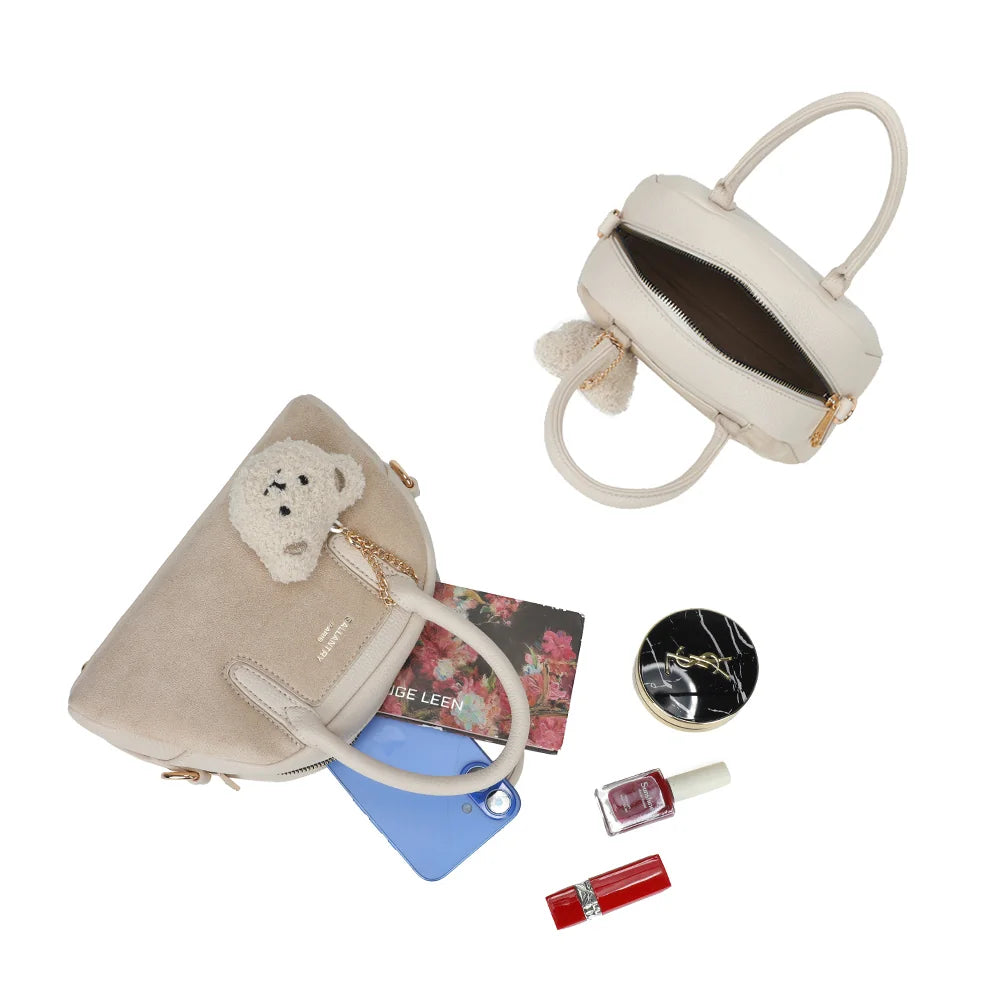 Intérieur du Mistral beige : fermeture zippée, poche zippée et place pour smartphone et maquillage – réf. R-2070