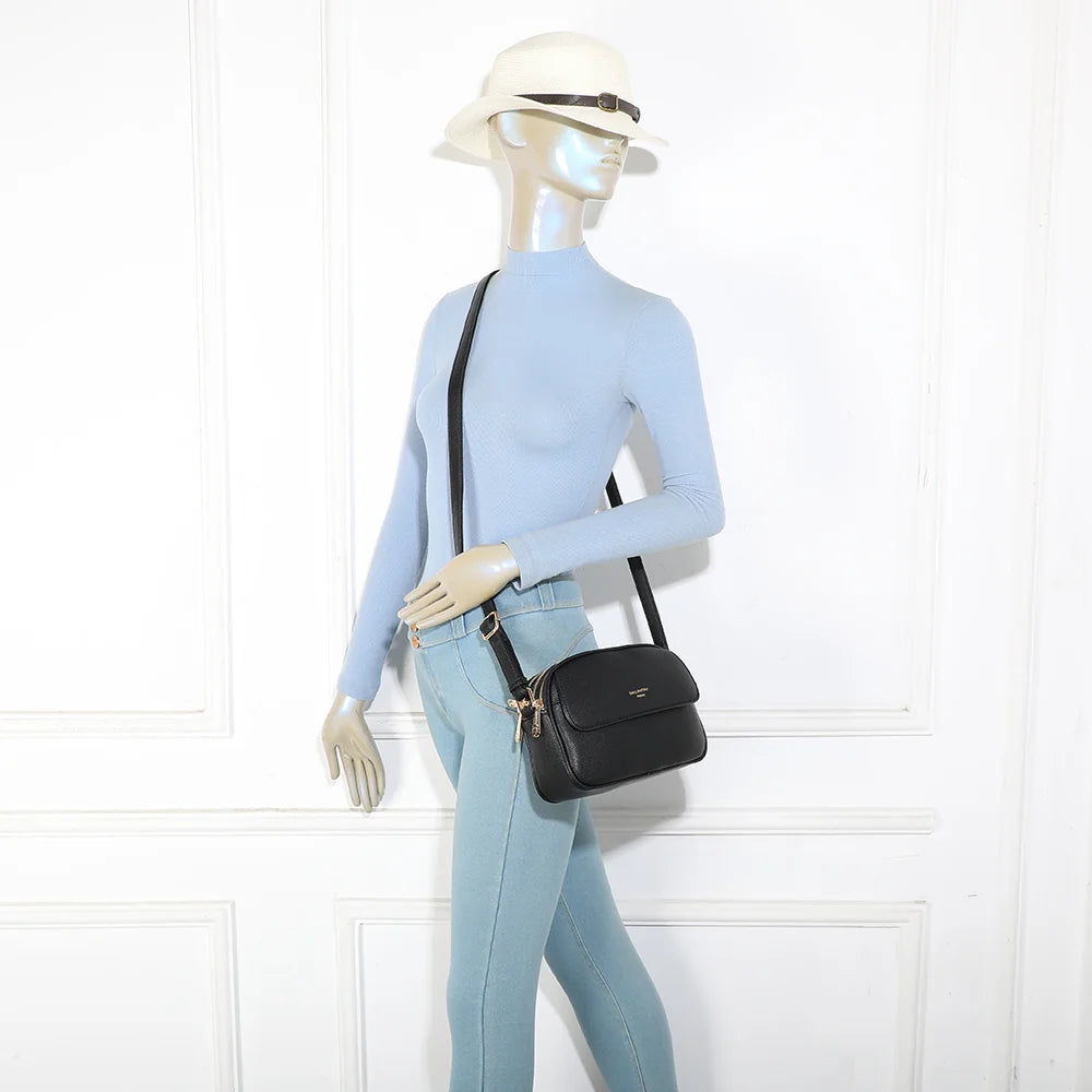 Sac bandoulière femme Le Naëlia noir porté à l’épaule, bandoulière réglable ajustée – réf. A-9137-1