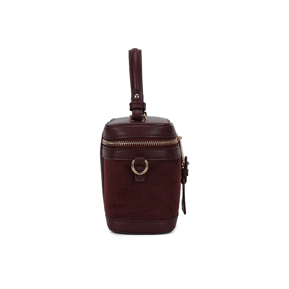 Le Nohé bordeaux de profil : anneau doré pour la bandoulière et format compact de 9 cm de profondeur – réf. A-9187