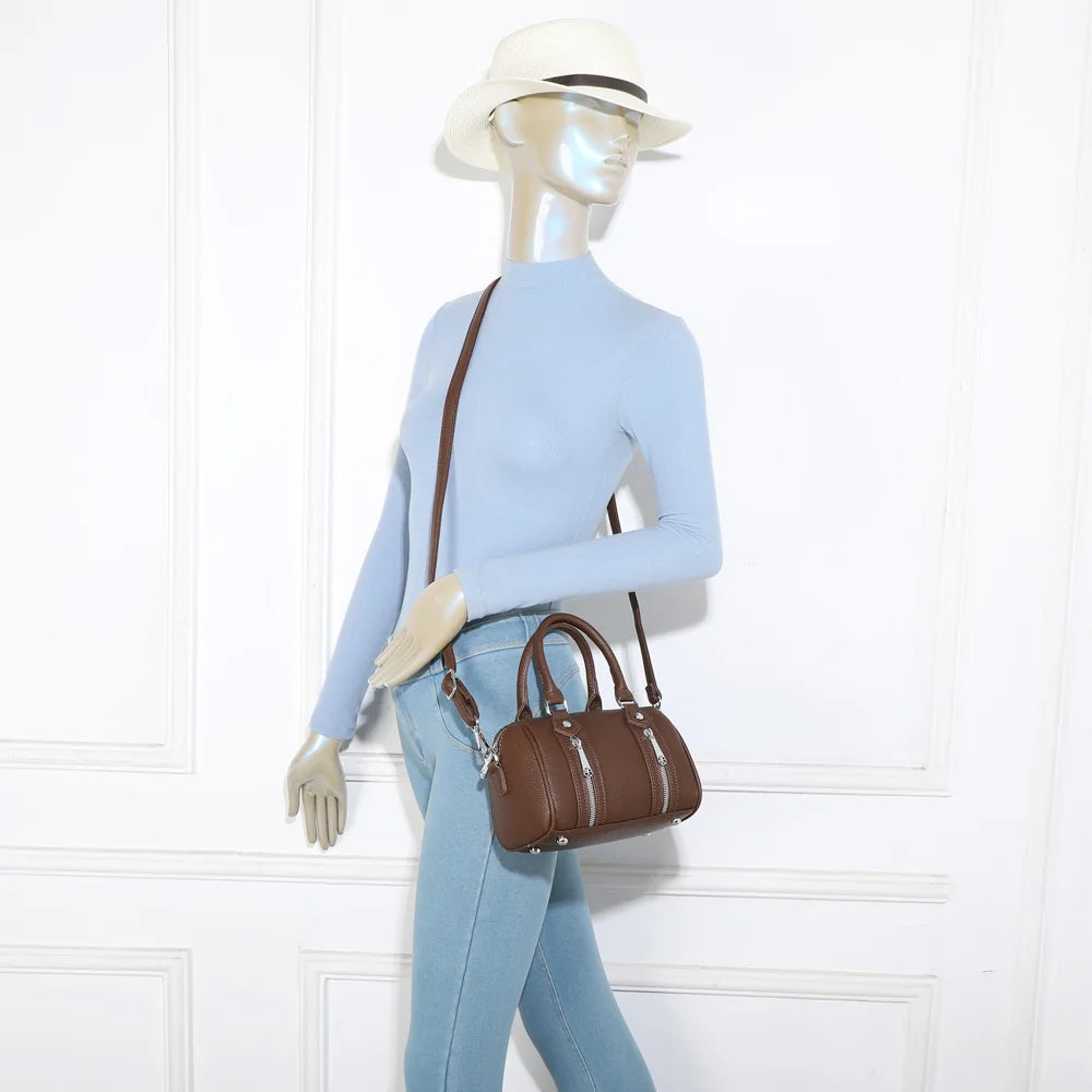 Sac à main femme Le Orsini café porté, à la main ou avec sa bandoulière amovible – réf. KJ-62061