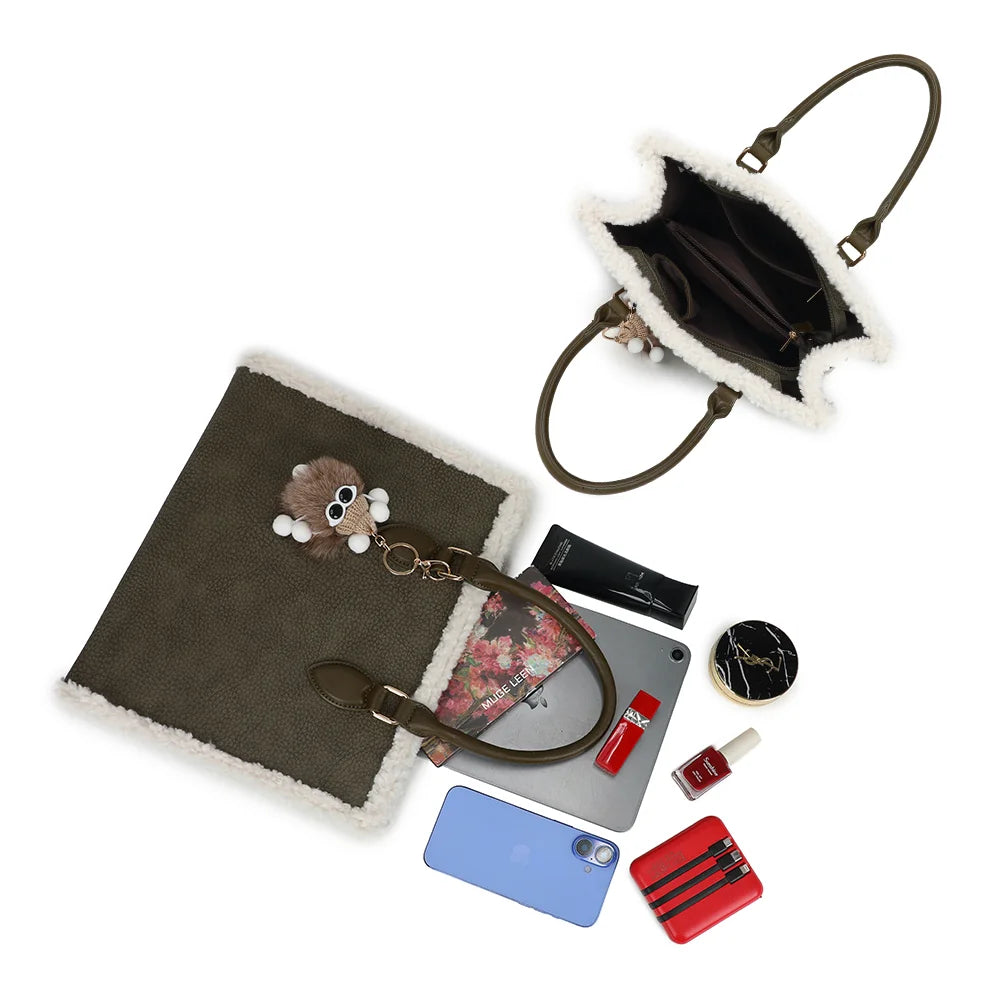 Intérieur compartimenté du Le Oural vert foncé, avec poche zippée pour tablette et essentiels – réf. A-9183