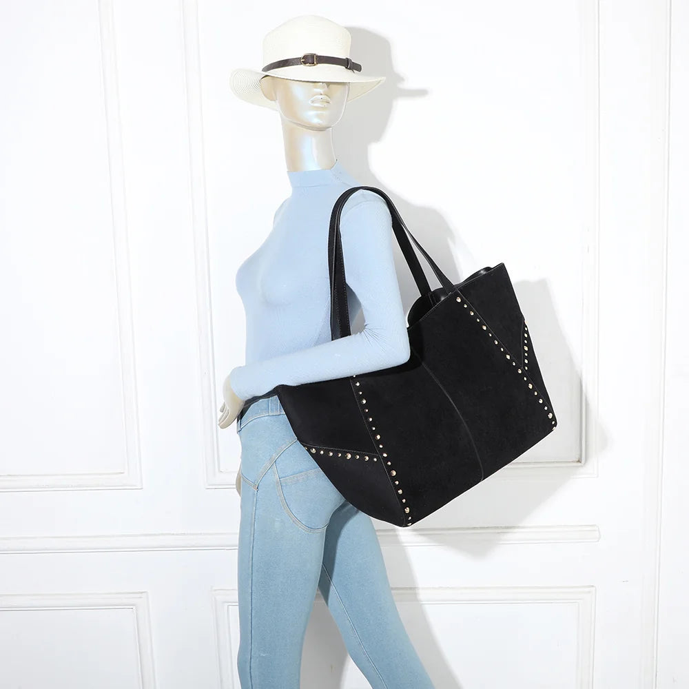 Cabas femme Le Rivana noir porté à l’épaule grâce à ses deux anses de 28 cm – réf. M-9457-AIR