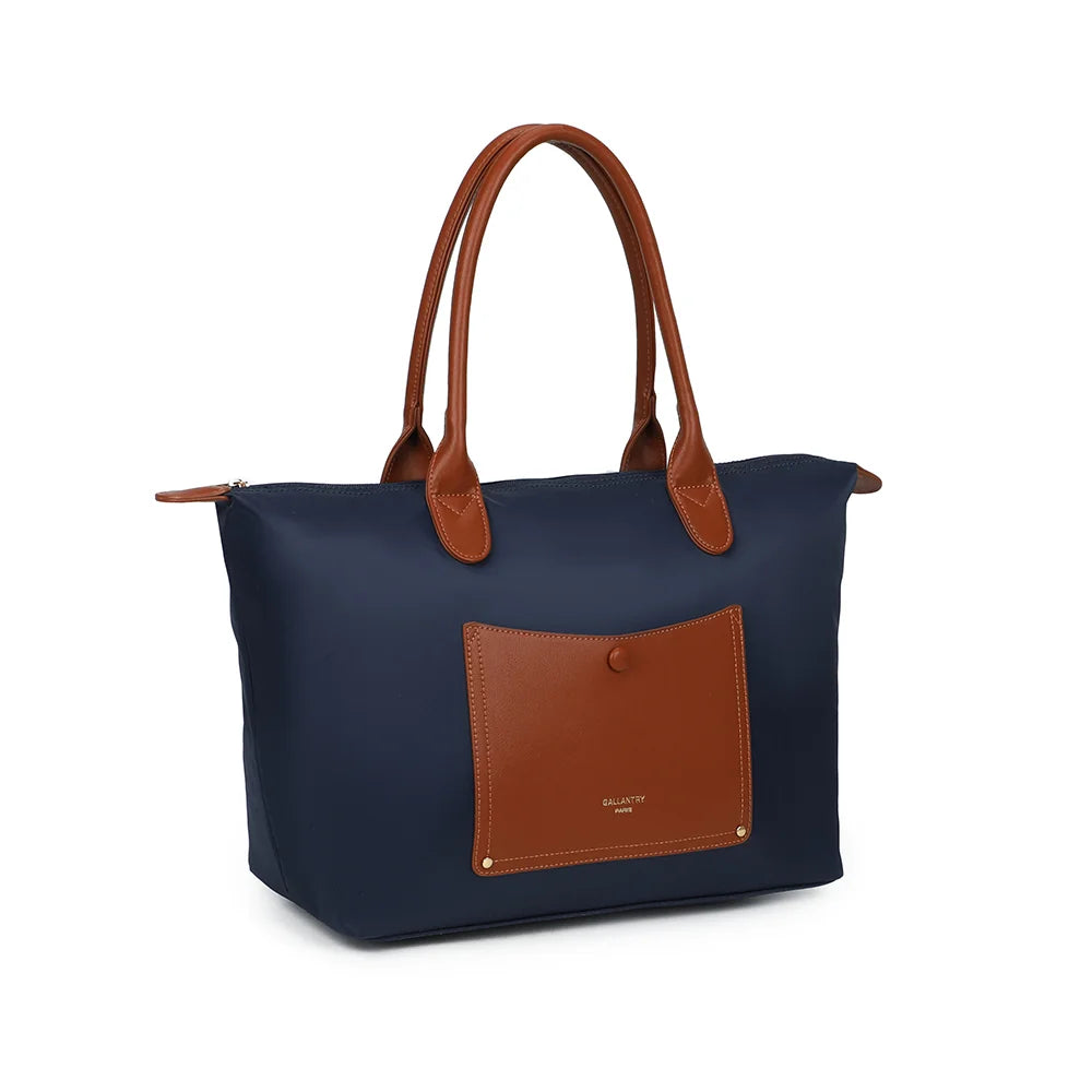 Le Roseau bleu foncé de trois quarts : silhouette trapèze et pattes marron aux extrémités du zip – réf. Z-02-1