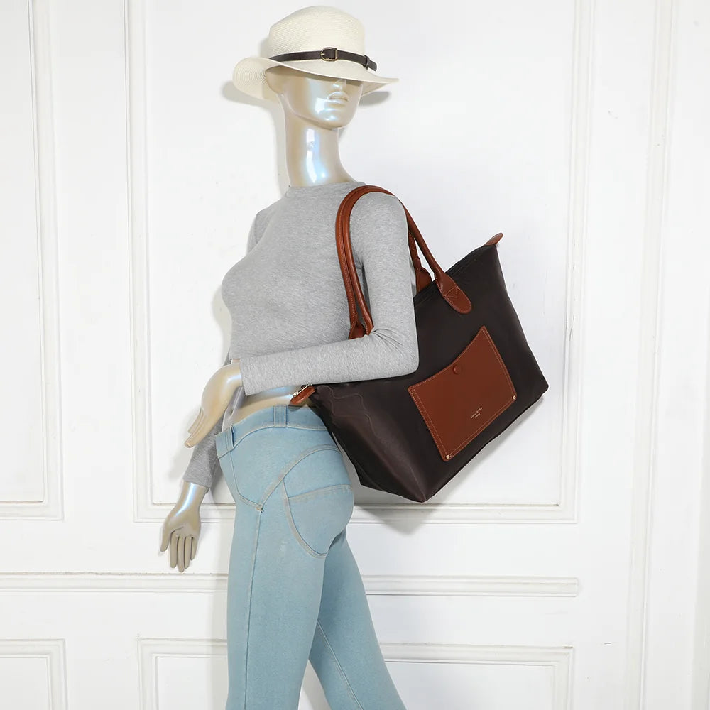 Sac cabas femme Le Roseau café porté à l’épaule grâce à ses longues anses marron – réf. Z-02-1