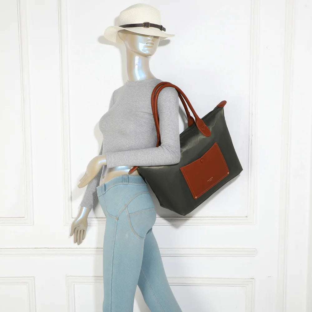 Sac cabas femme Le Roseau vert foncé porté à l’épaule grâce à ses longues anses marron – réf. Z-02-1