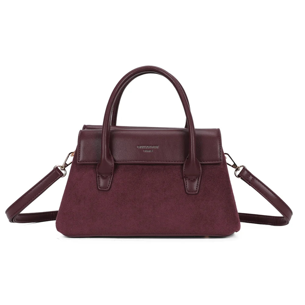 Sac à main femme Le Ségur bordeaux, façade effet suédine et rabat à plaque logo dorée – Gallantry Paris – réf. A-9189