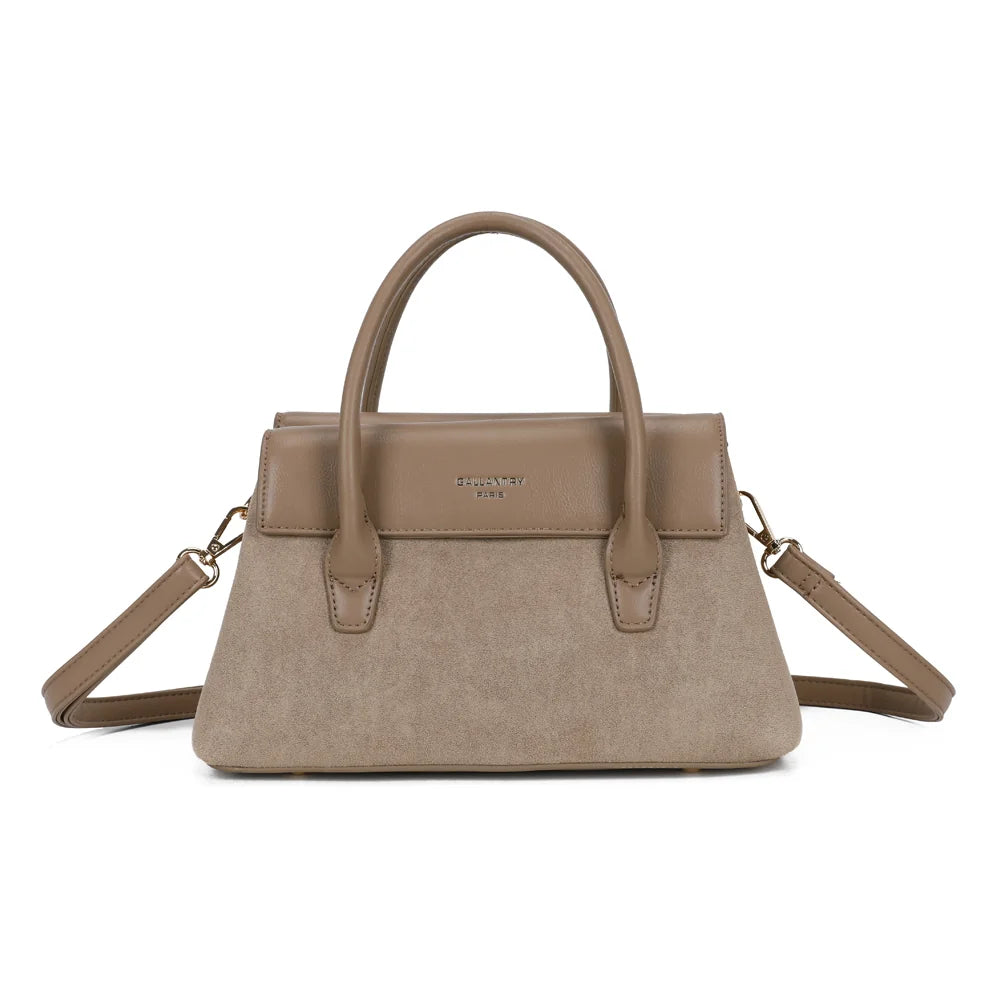Sac à main femme Le Ségur taupe foncé, façade effet suédine et rabat à plaque logo dorée – Gallantry Paris – réf. A-9189